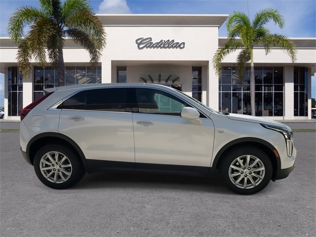 Certified 2023 Cadillac XT4 Luxury w/ Cold Weather Package image 17