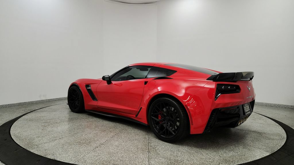 Used 2015 Chevrolet Corvette Z06 w/ Chrome Badge Package RWD image 3