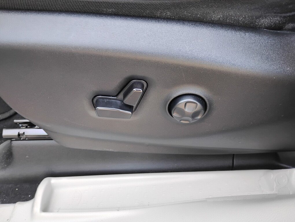 Used 2023 Chrysler Pacifica Touring-L FWD image 15
