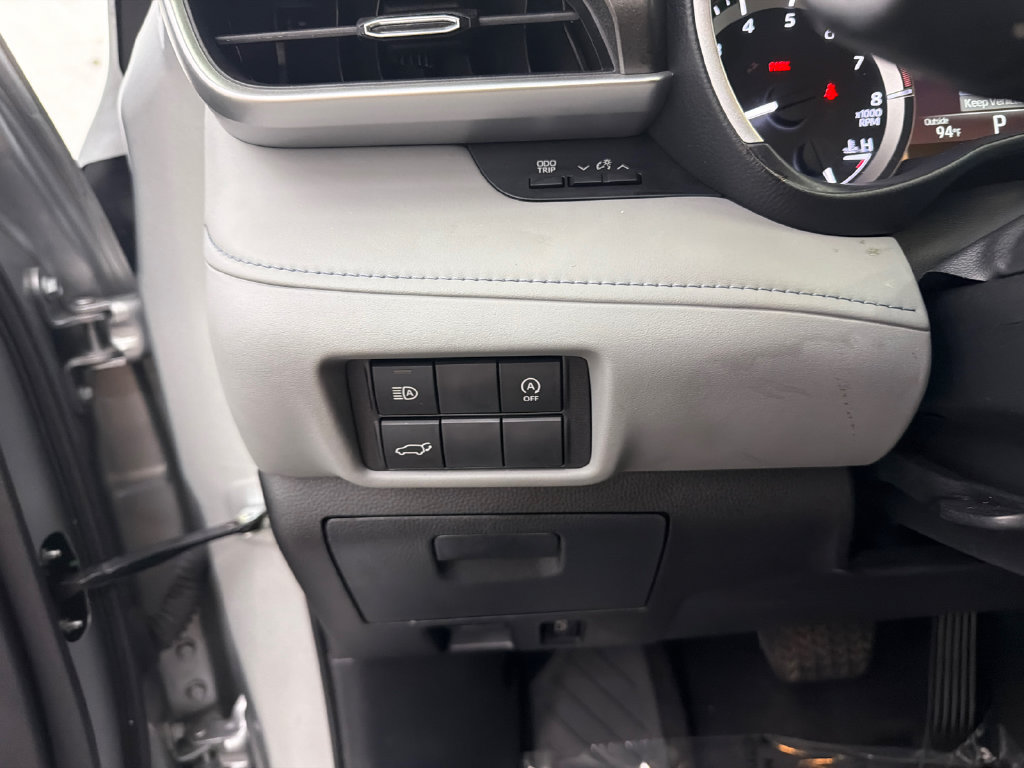Used 2024 Toyota Highlander XLE FWD image 33