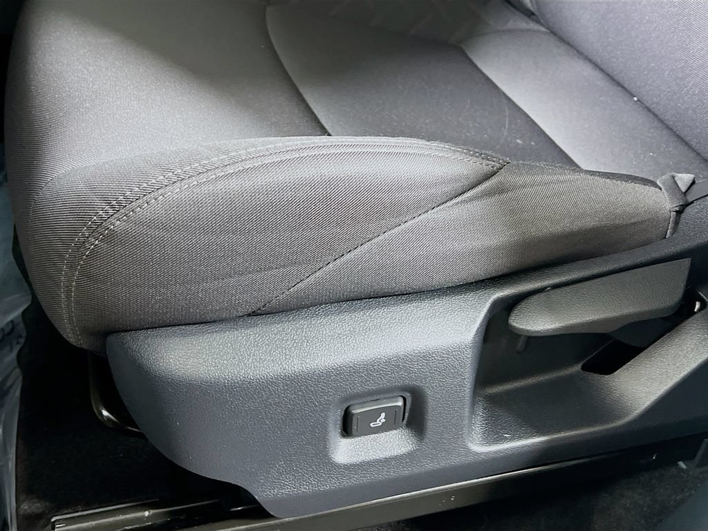 Certified 2025 Toyota Tacoma SR5 AWD/4WD image 17