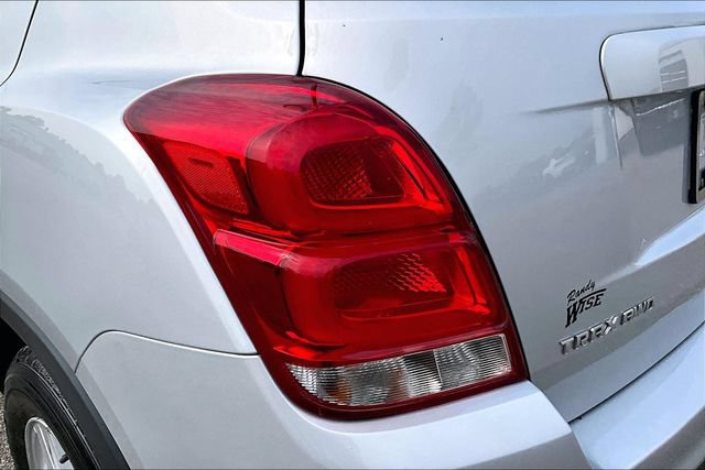 Used 2020 Chevrolet Trax LT w/ LT Convenience Package AWD/4WD image 29