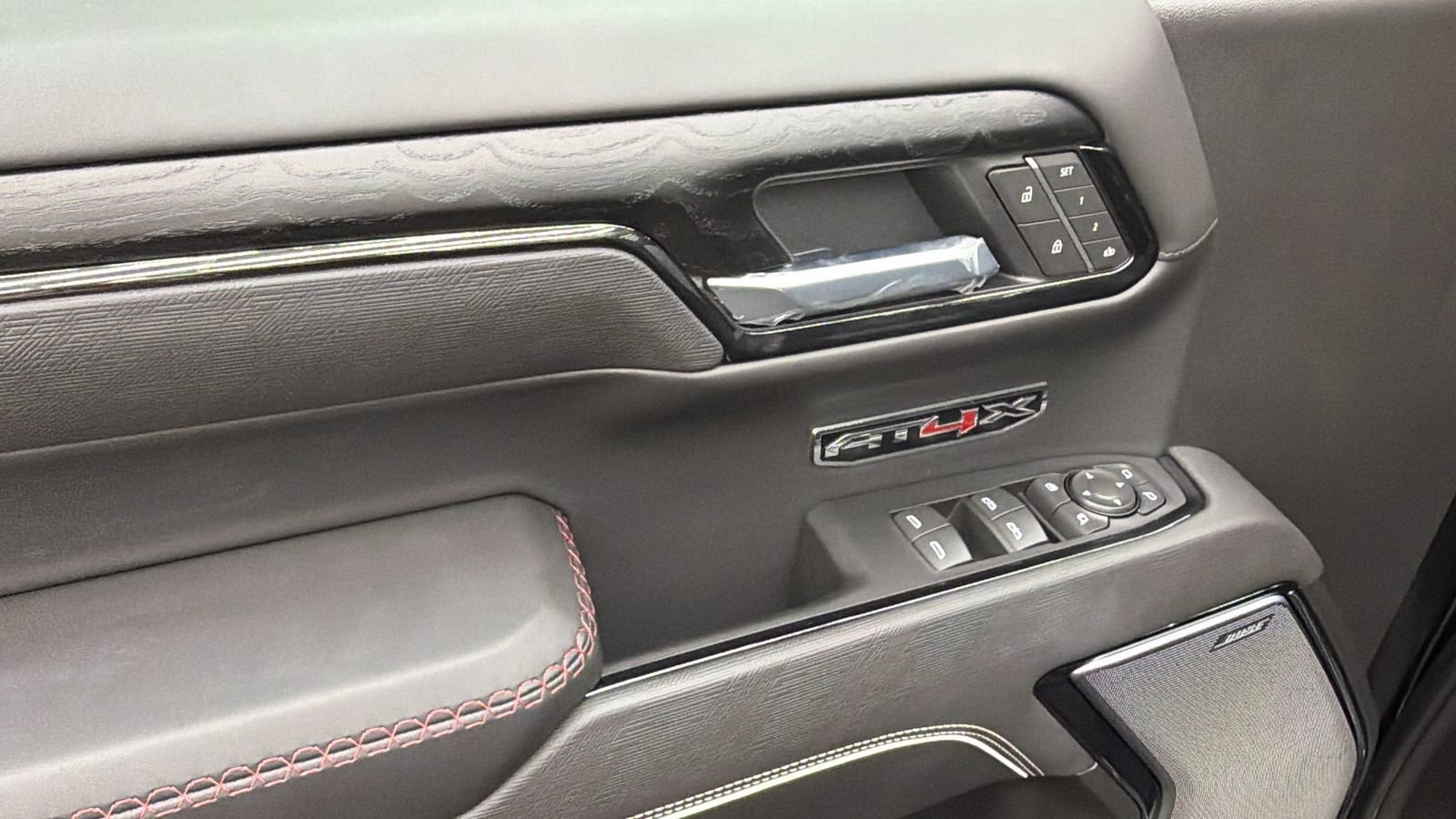 Used 2025 GMC Sierra 1500 AT4X image 33