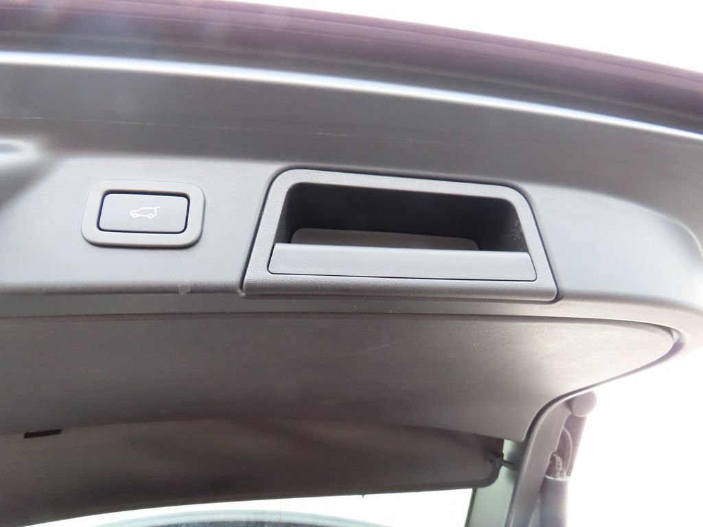 Used 2021 Land Rover Range Rover Velar R-Dynamic S image 22