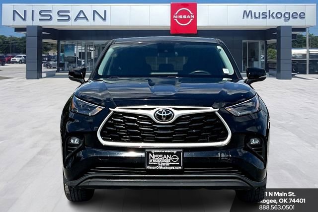 Used 2024 Toyota Highlander LE image 2