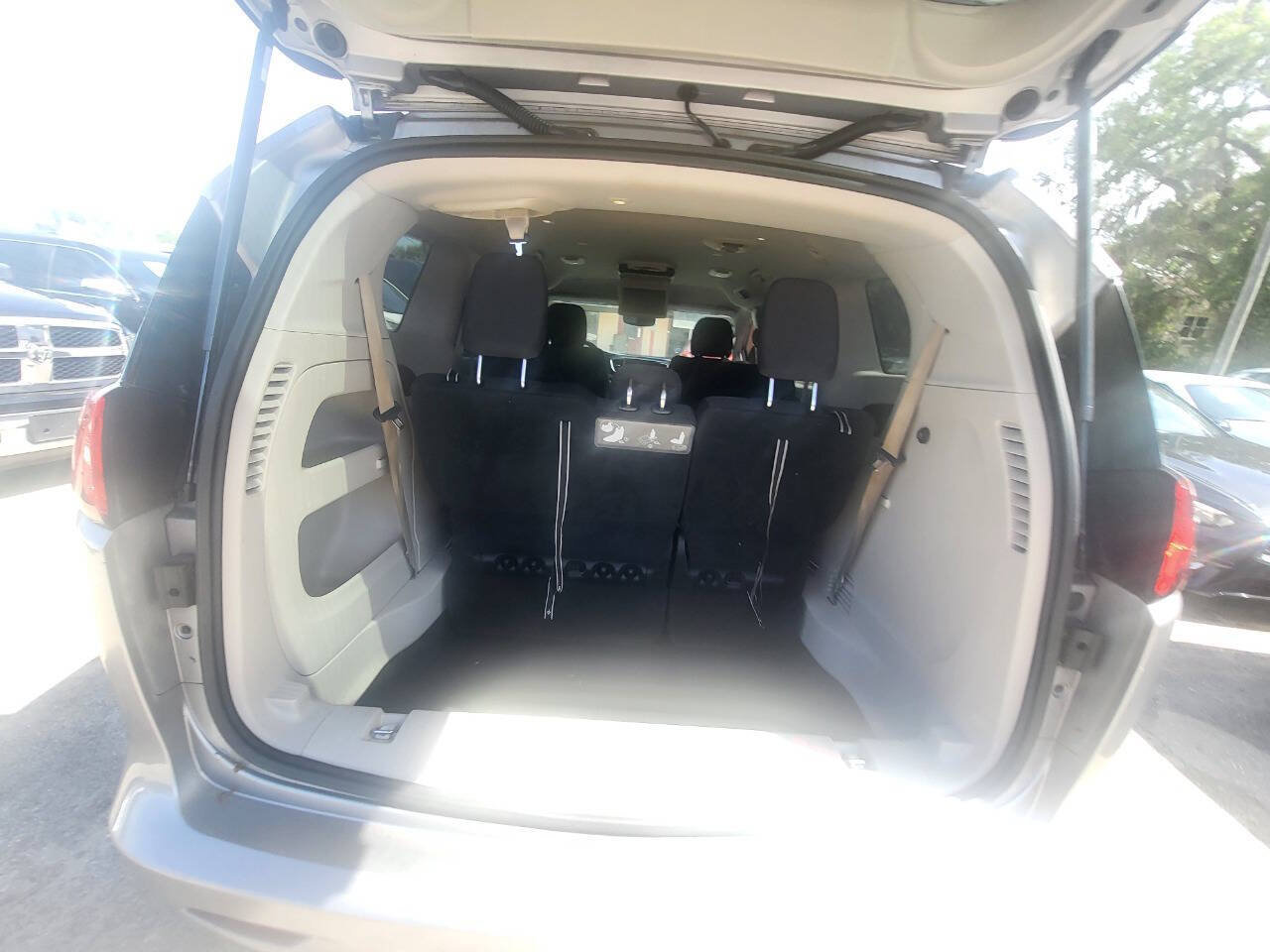 Used 2017 Chrysler Pacifica Touring w/ Tire & Wheel Group FWD image 37