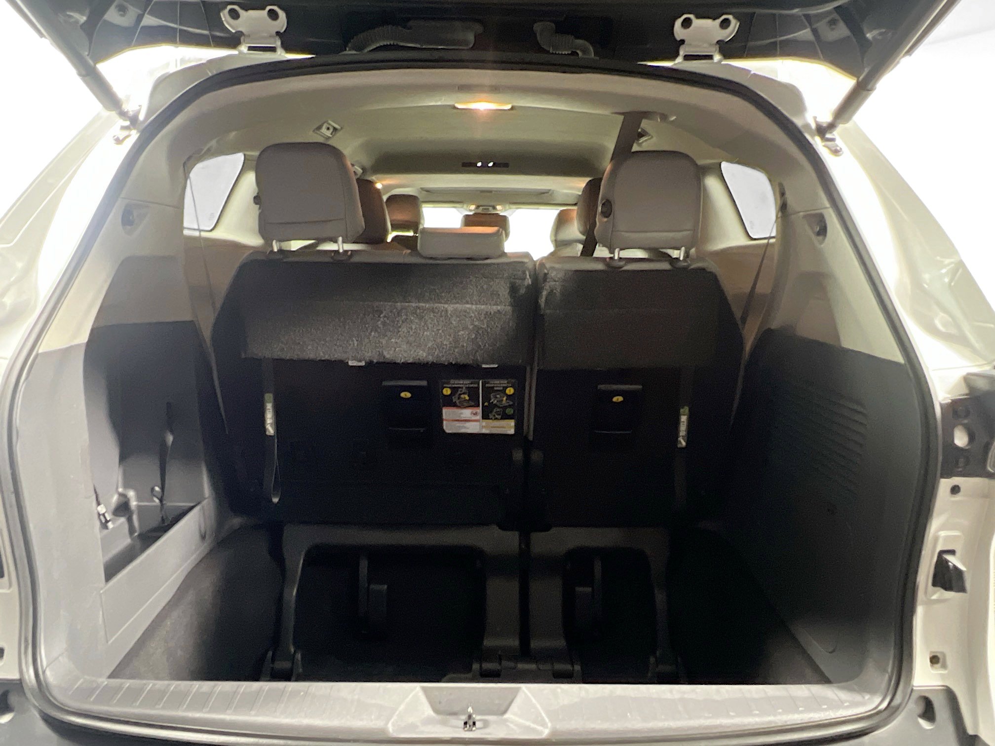 Used 2024 Toyota Sienna XLE FWD image 34