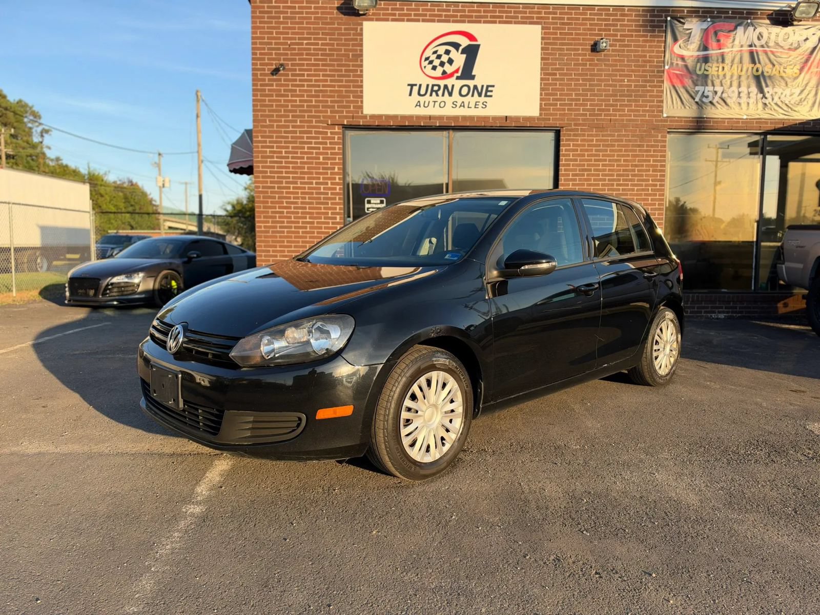 Used 2013 Volkswagen Golf 4-Door FWD image 1