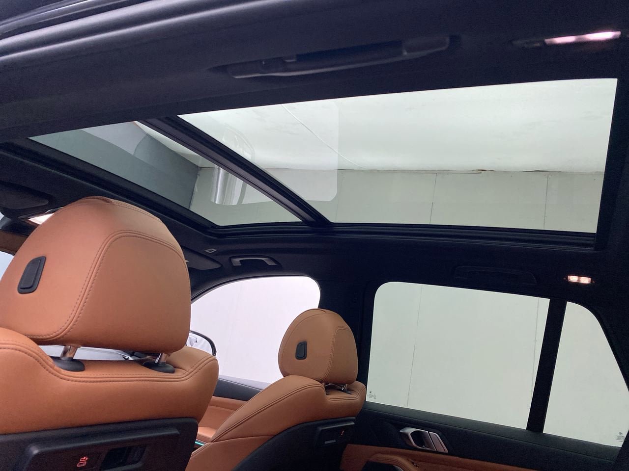 Used 2023 BMW X5 xDrive40i w/ Premium Package AWD/4WD image 23