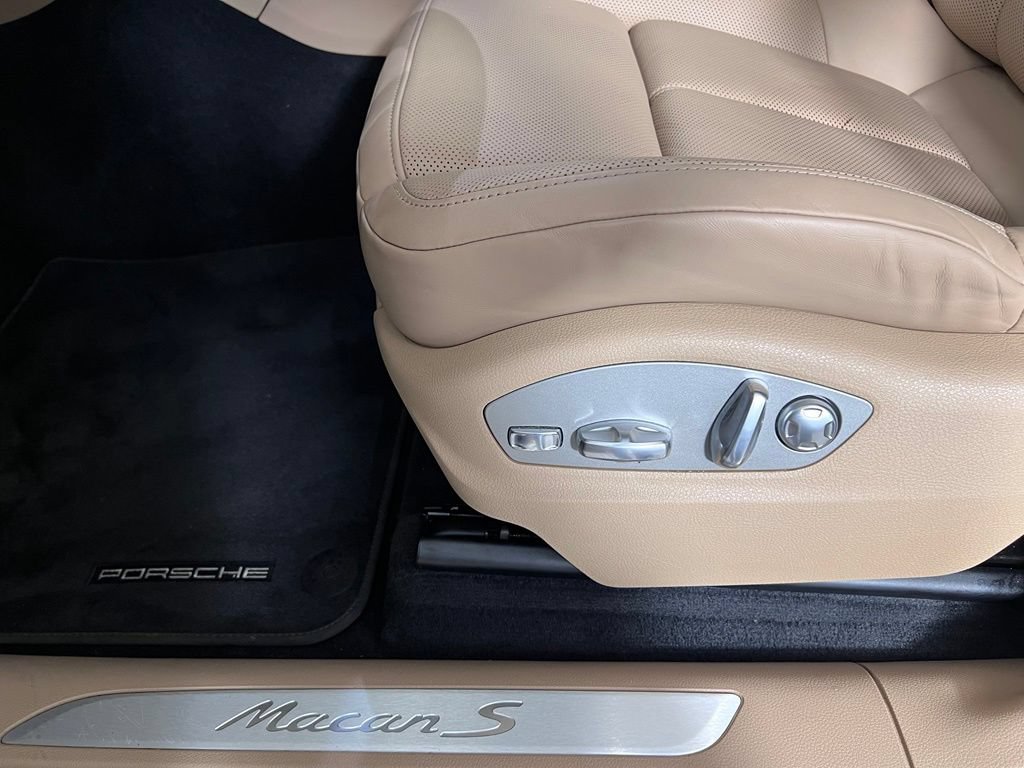 Certified 2021 Porsche Macan S AWD/4WD image 30