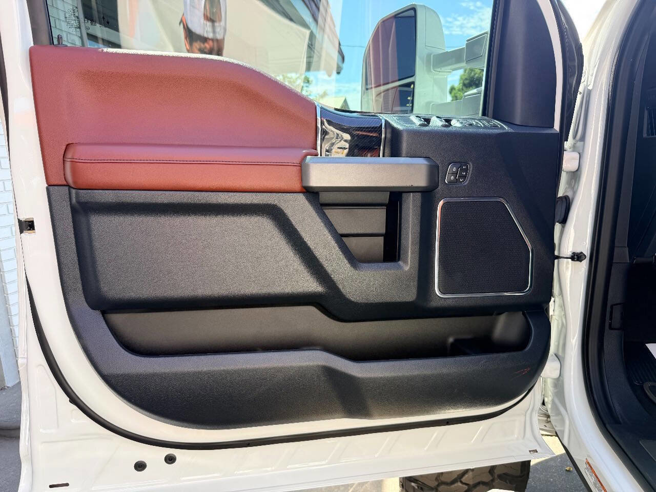 Used 2022 Ford F450 Platinum w/ FX4 Off-Road Package AWD/4WD image 29