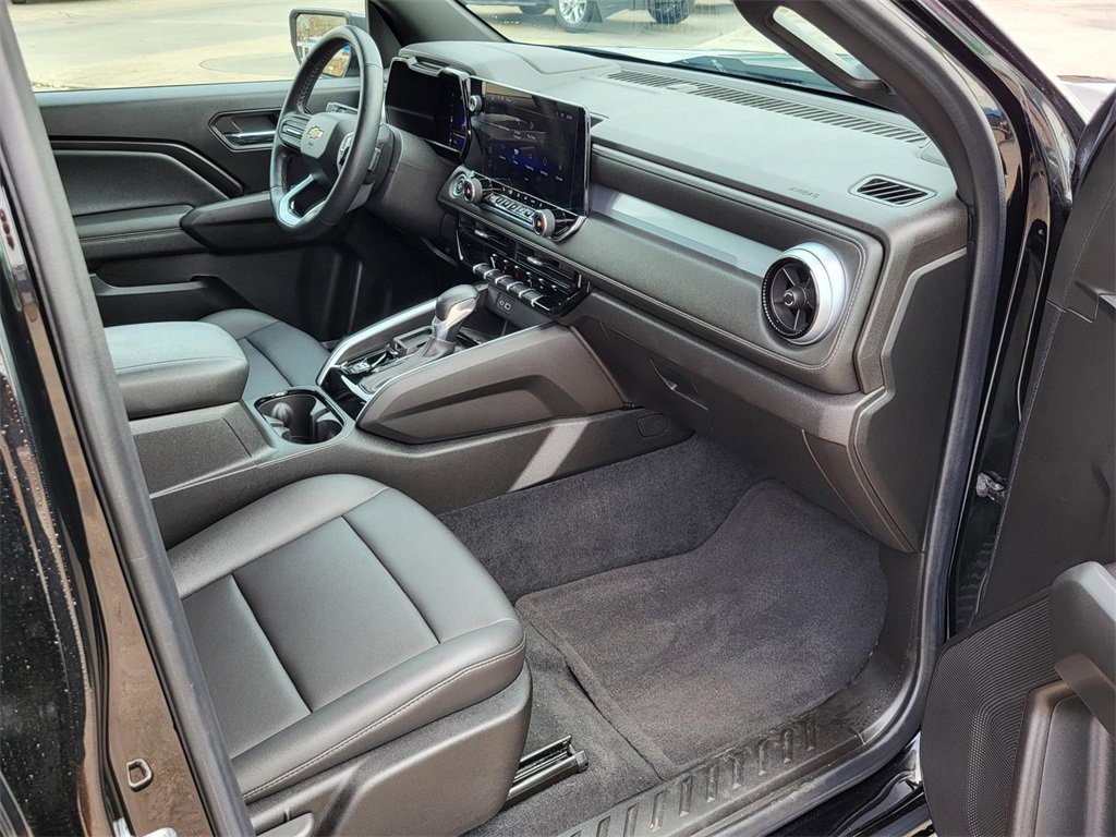 Used 2023 Chevrolet Colorado LT w/ LT Convenience Package III image 9