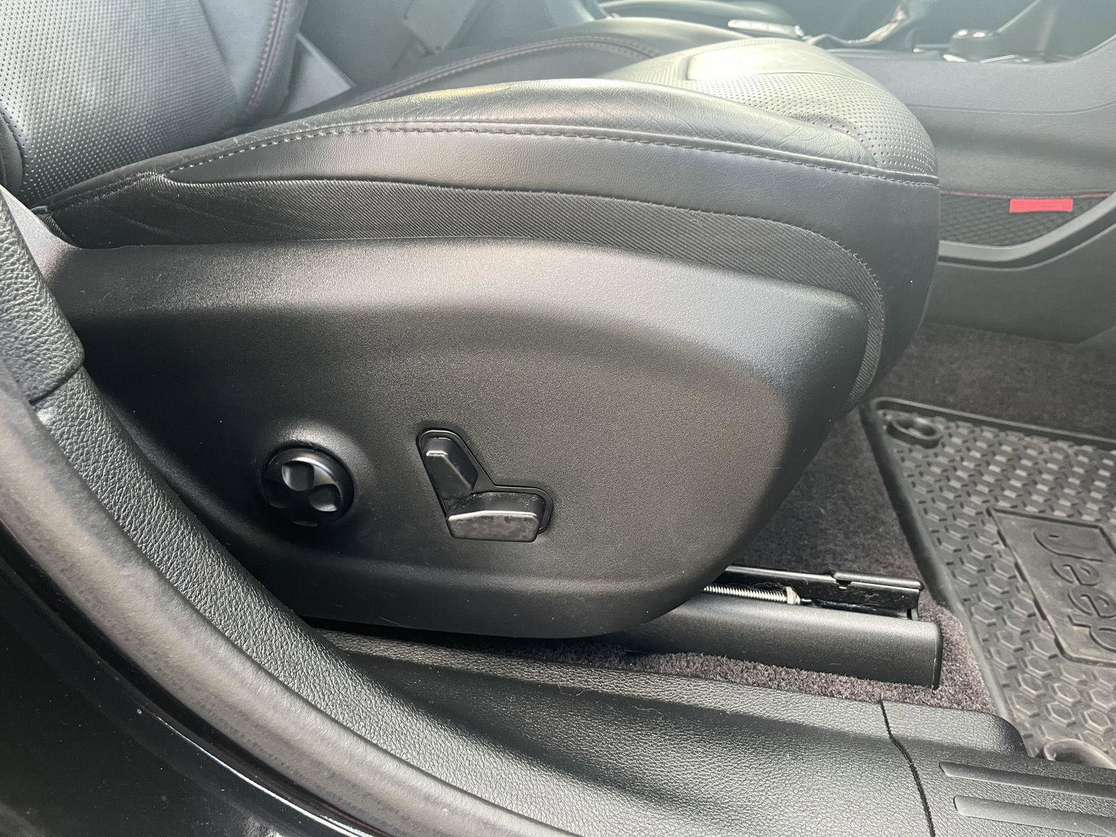 Used 2019 Jeep Cherokee Trailhawk image 40