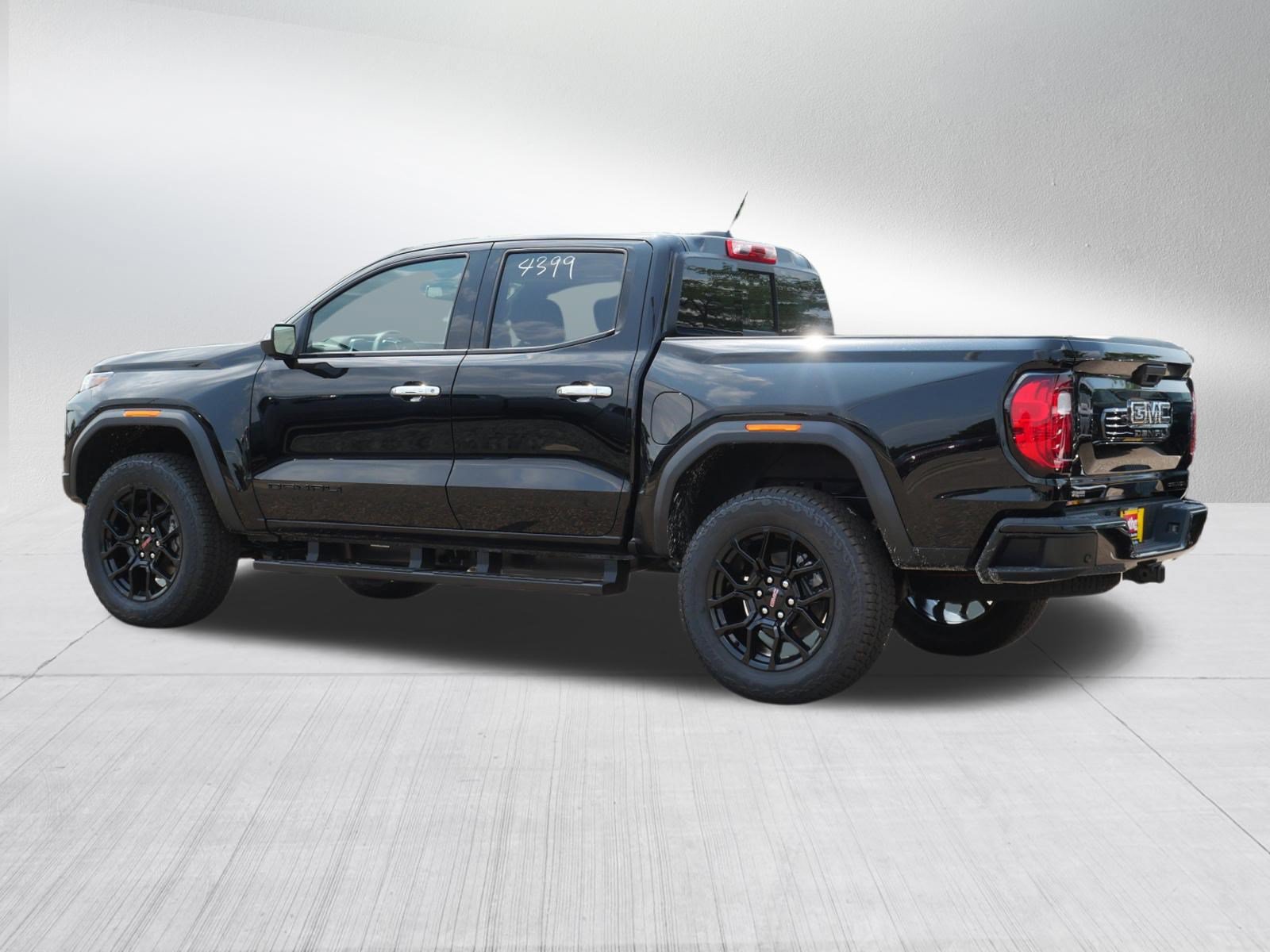 New 2026 GMC Canyon Denali w/ LPO, Denali Black Edition AWD/4WD image 6