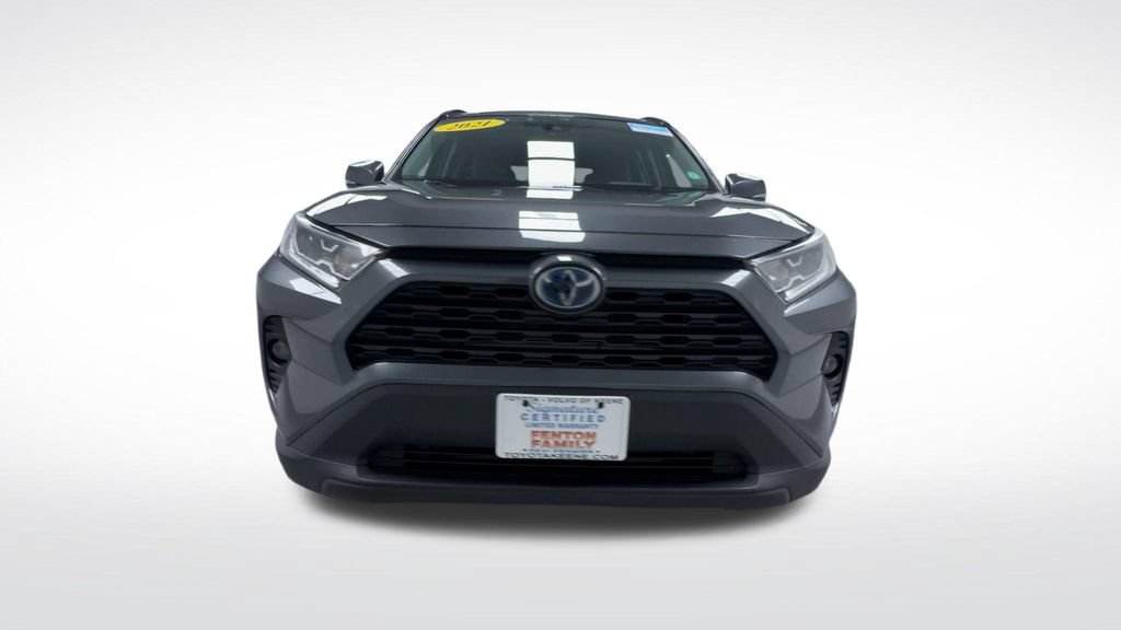 Used 2021 Toyota RAV4 XLE w/ Convenience Package AWD/4WD image 3