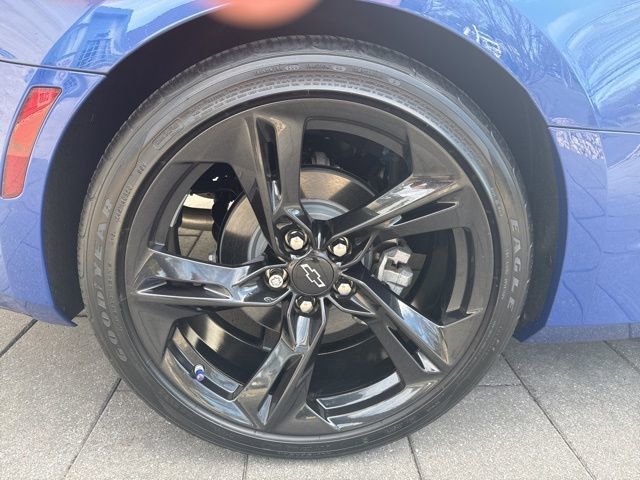 Used 2021 Chevrolet Camaro LT w/ RS Package image 8