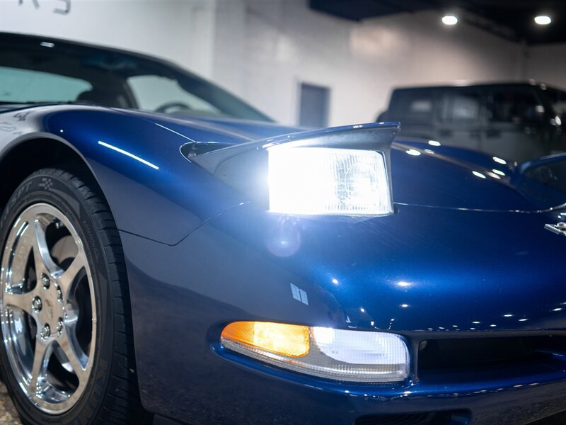 Used 2004 Chevrolet Corvette Coupe w/ Preferred Equipment Group RWD image 18