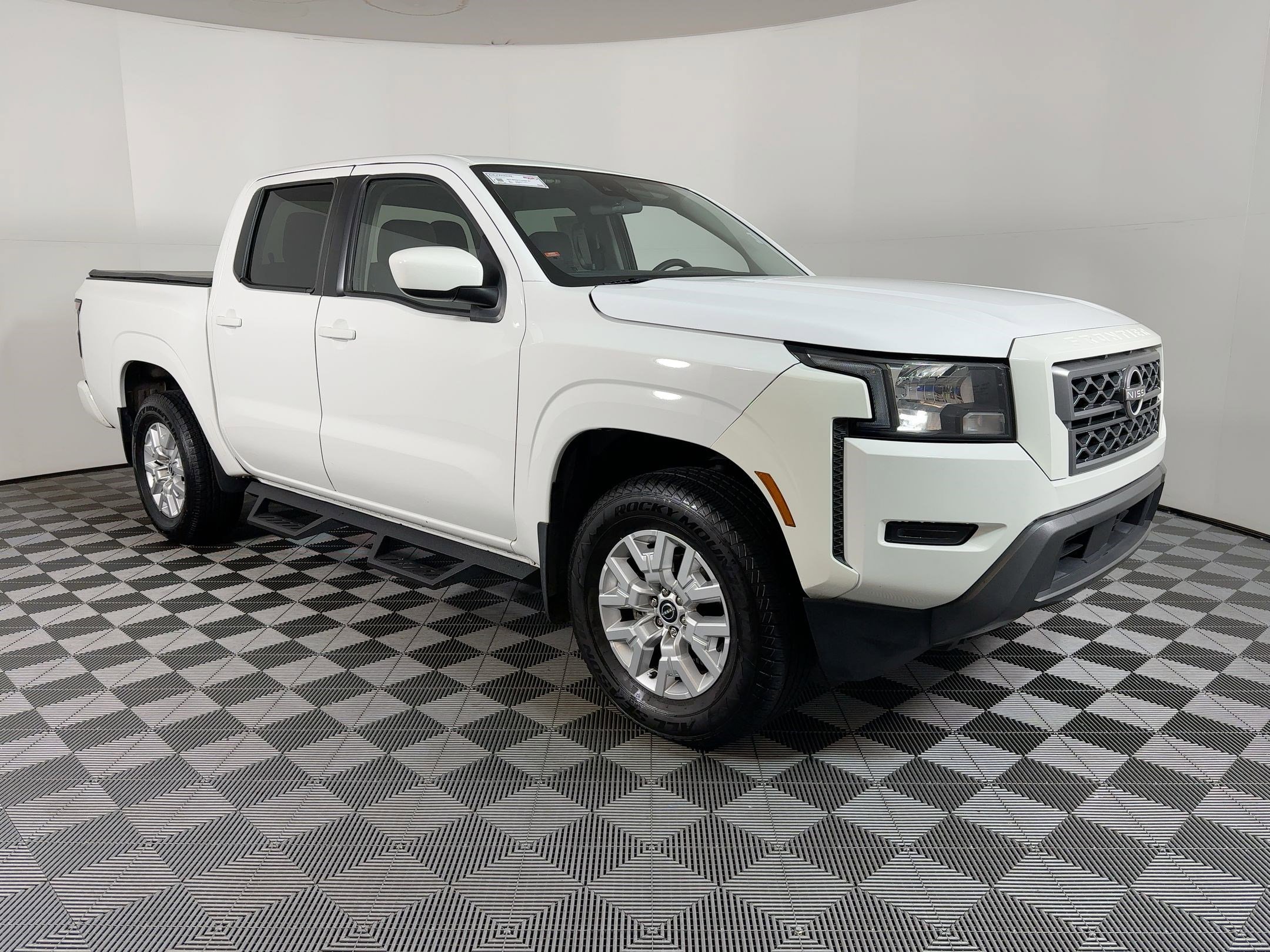 Used 2023 Nissan Frontier SV w/ Technology Package image 6