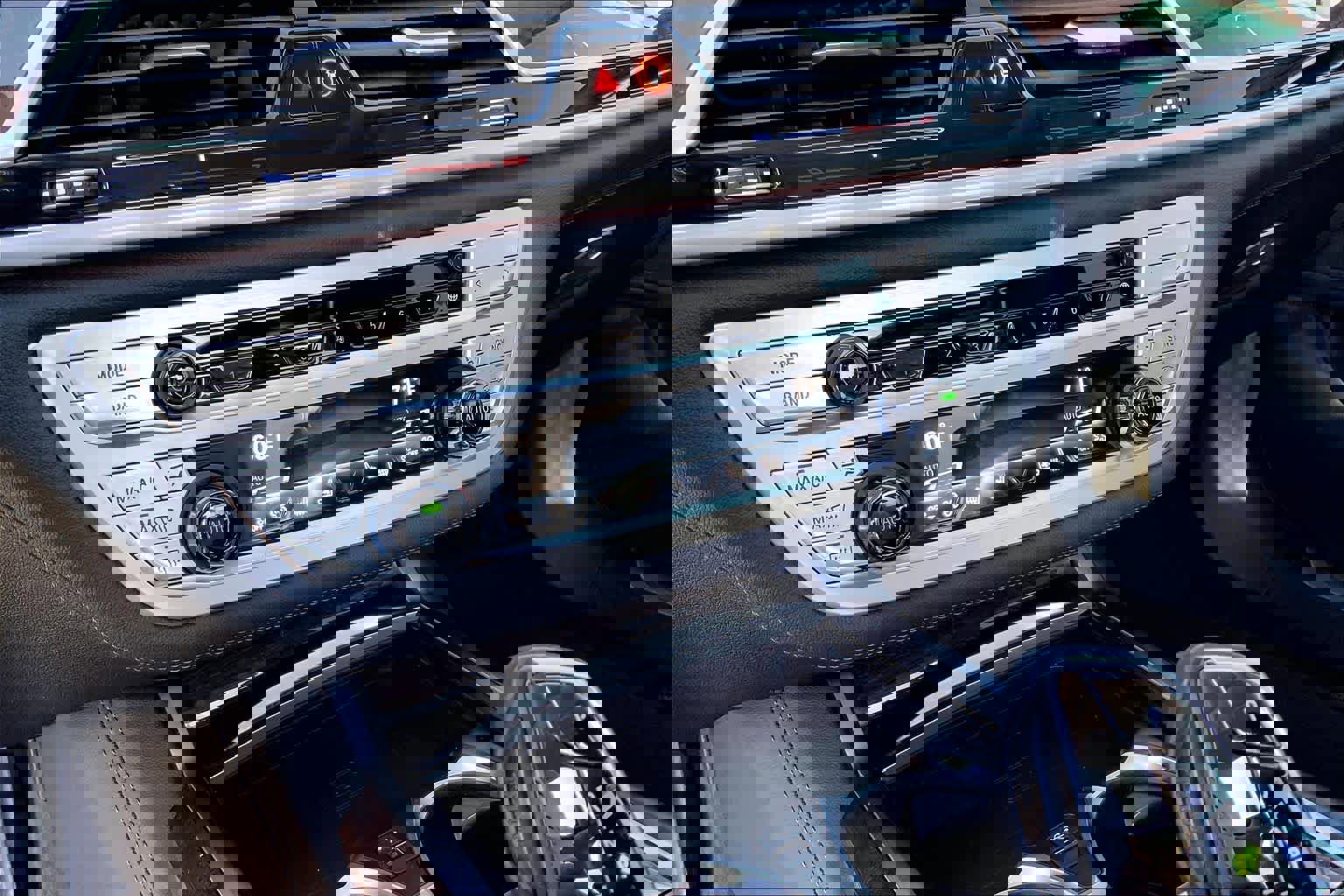 Used 2021 BMW 750i xDrive w/ Luxury Rear Seating Package image 30