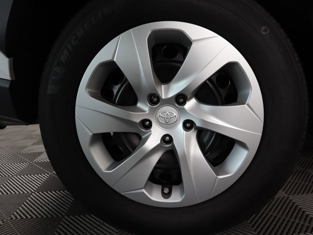 Used 2023 Toyota RAV4 LE image 33
