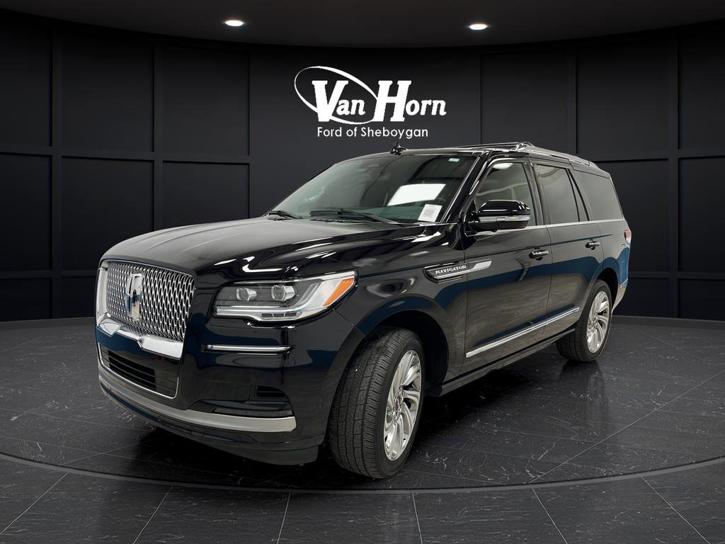 Used 2024 Lincoln Navigator Premiere AWD/4WD image 3