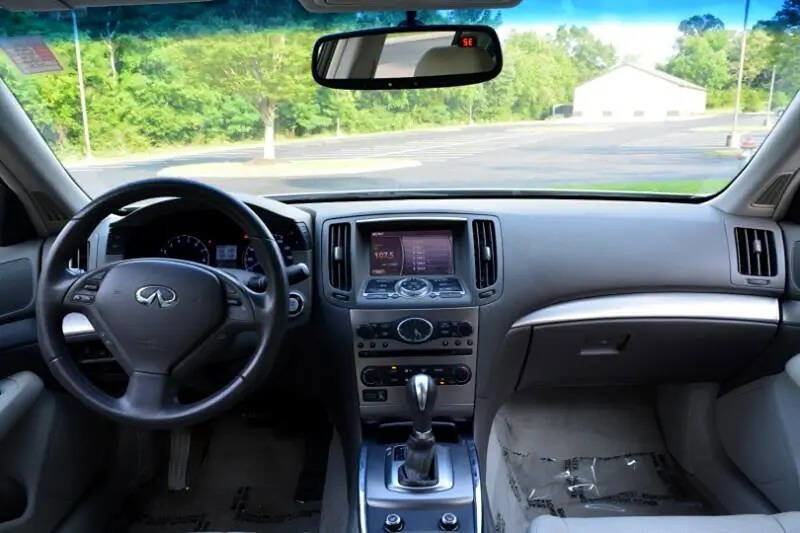 Used 2015 INFINITI Q40 w/ Moonroof Package image 19