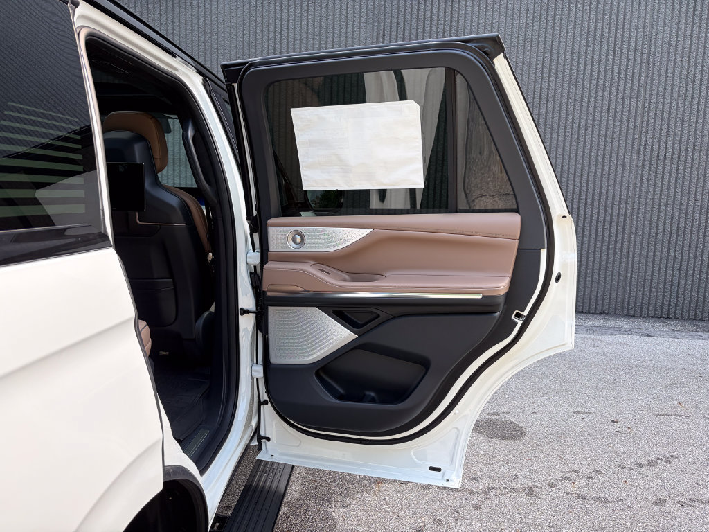 New 2027 Lincoln Navigator Black Label AWD/4WD image 39