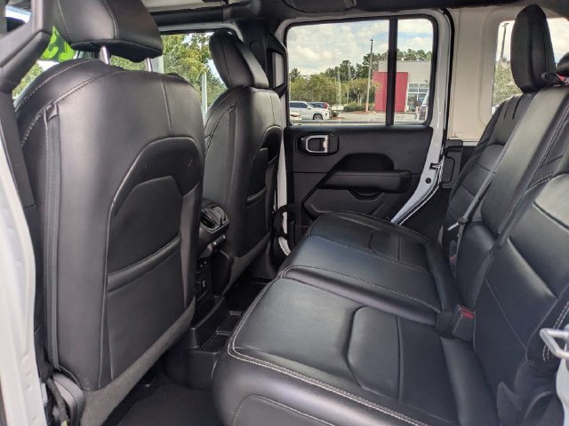 Used 2023 Jeep Wrangler Unlimited Sahara AWD/4WD image 15