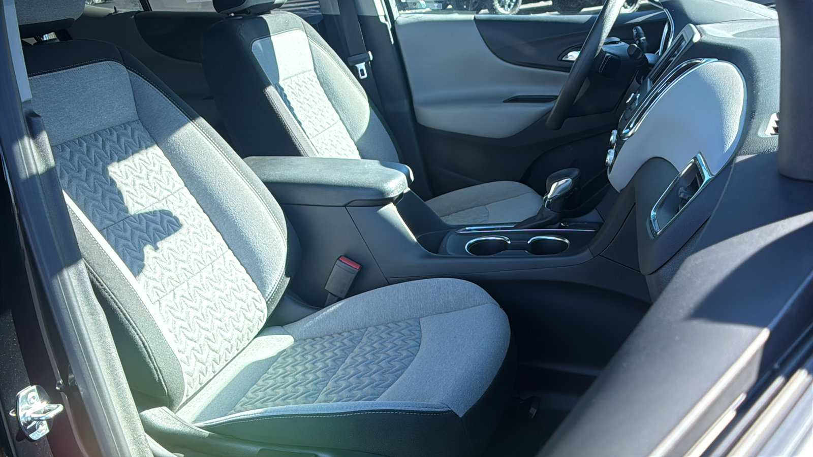 Used 2024 Chevrolet Equinox LS w/ LS Convenience Package image 14