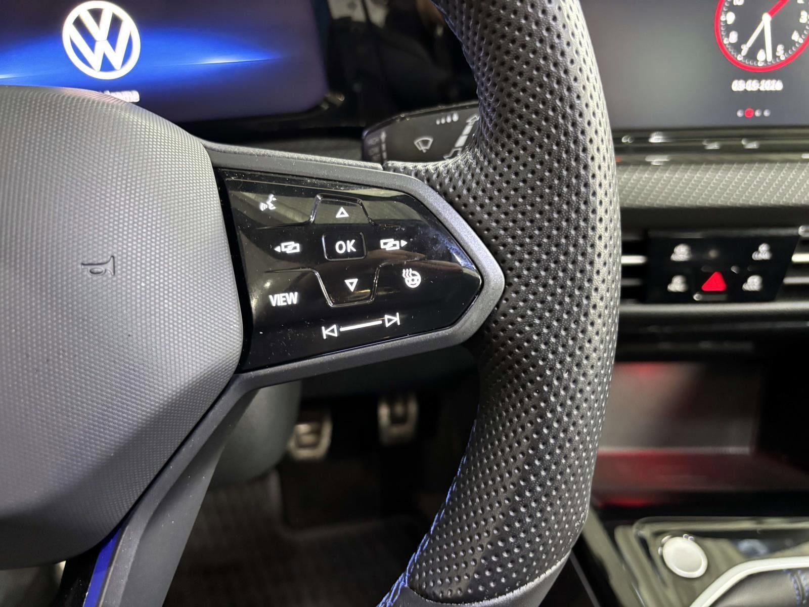 Used 2024 Volkswagen Golf R image 18