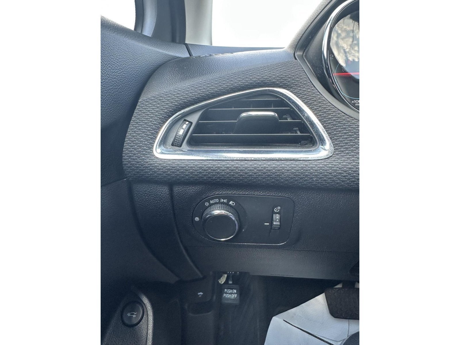 Used 2016 Chevrolet Cruze LT FWD image 33