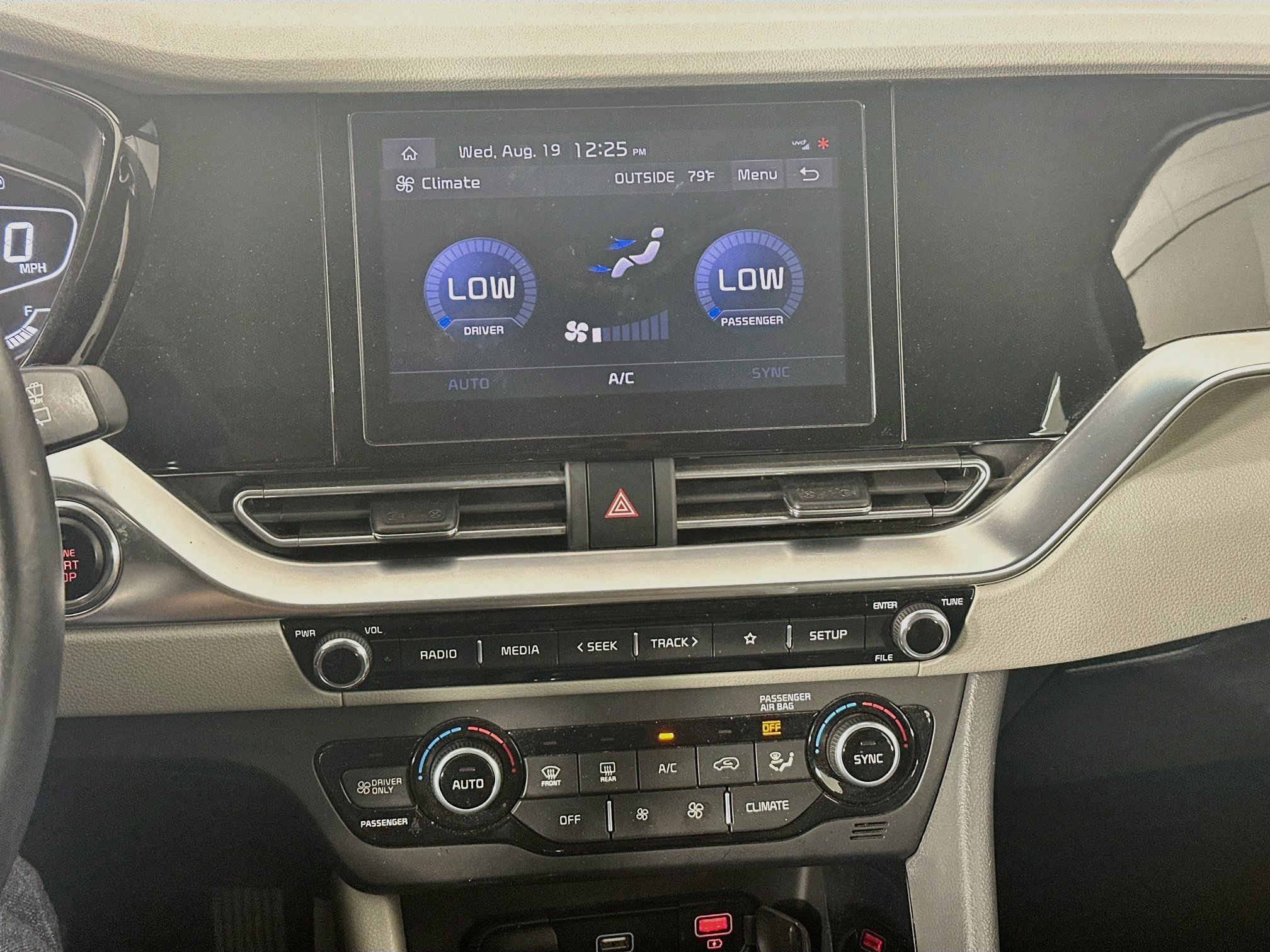 Used 2022 Kia Niro EX FWD image 23