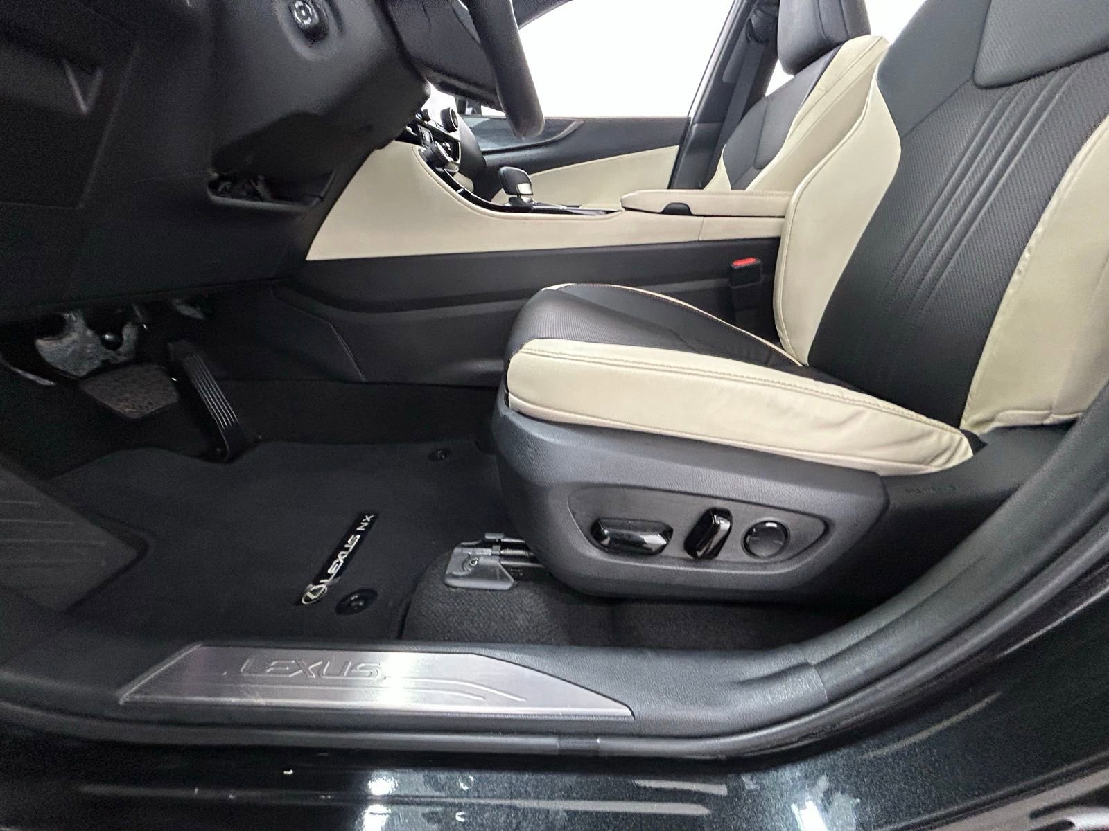 Used 2024 Lexus NX 250 FWD w/ Cold Area Package image 30