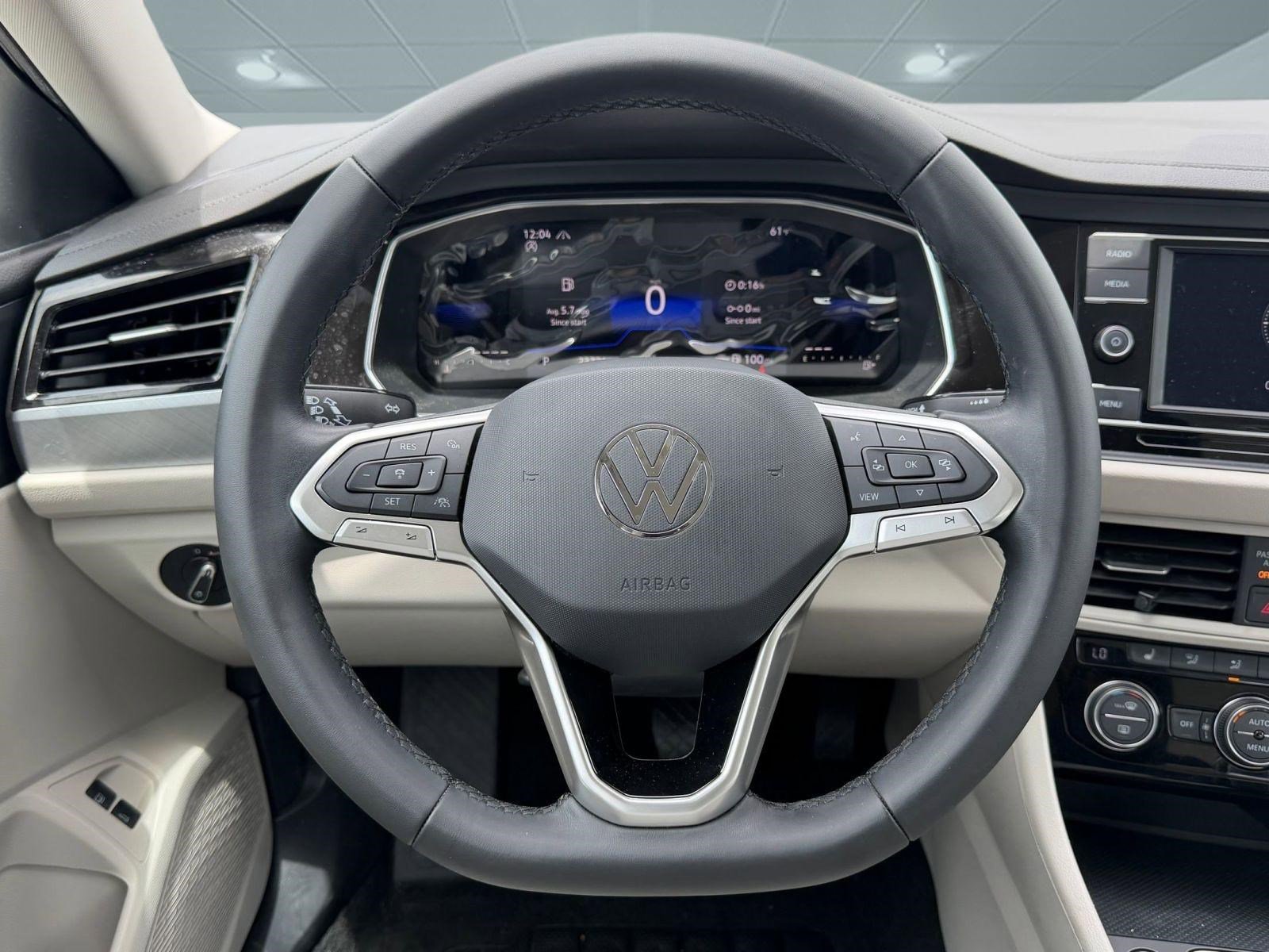 Used 2023 Volkswagen Jetta SE image 12