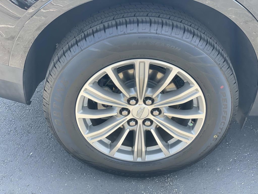 Used 2017 Cadillac XT5 Luxury w/ Driver Awareness Package FWD image 30