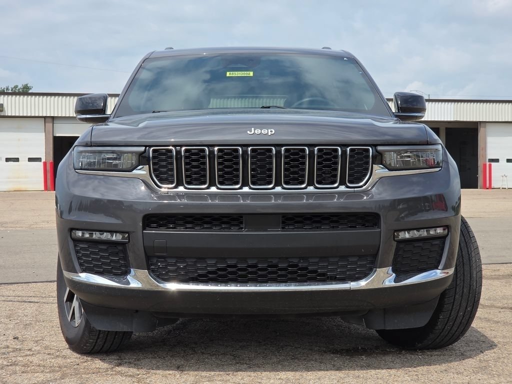 Used 2024 Jeep Grand Cherokee L Limited AWD/4WD image 3