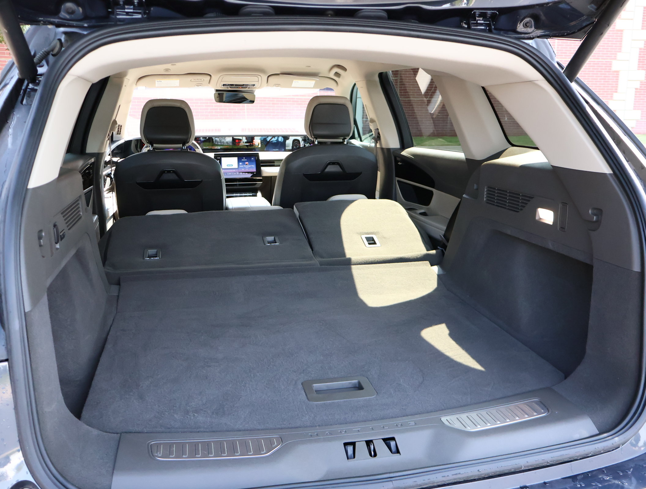 Used 2024 Lincoln Nautilus Reserve AWD/4WD image 23