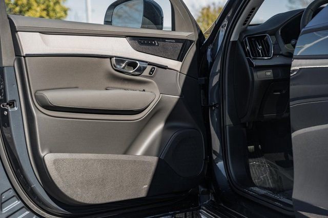 New 2026 Volvo XC90 B6 Ultra w/ Protection Package Premier image 38