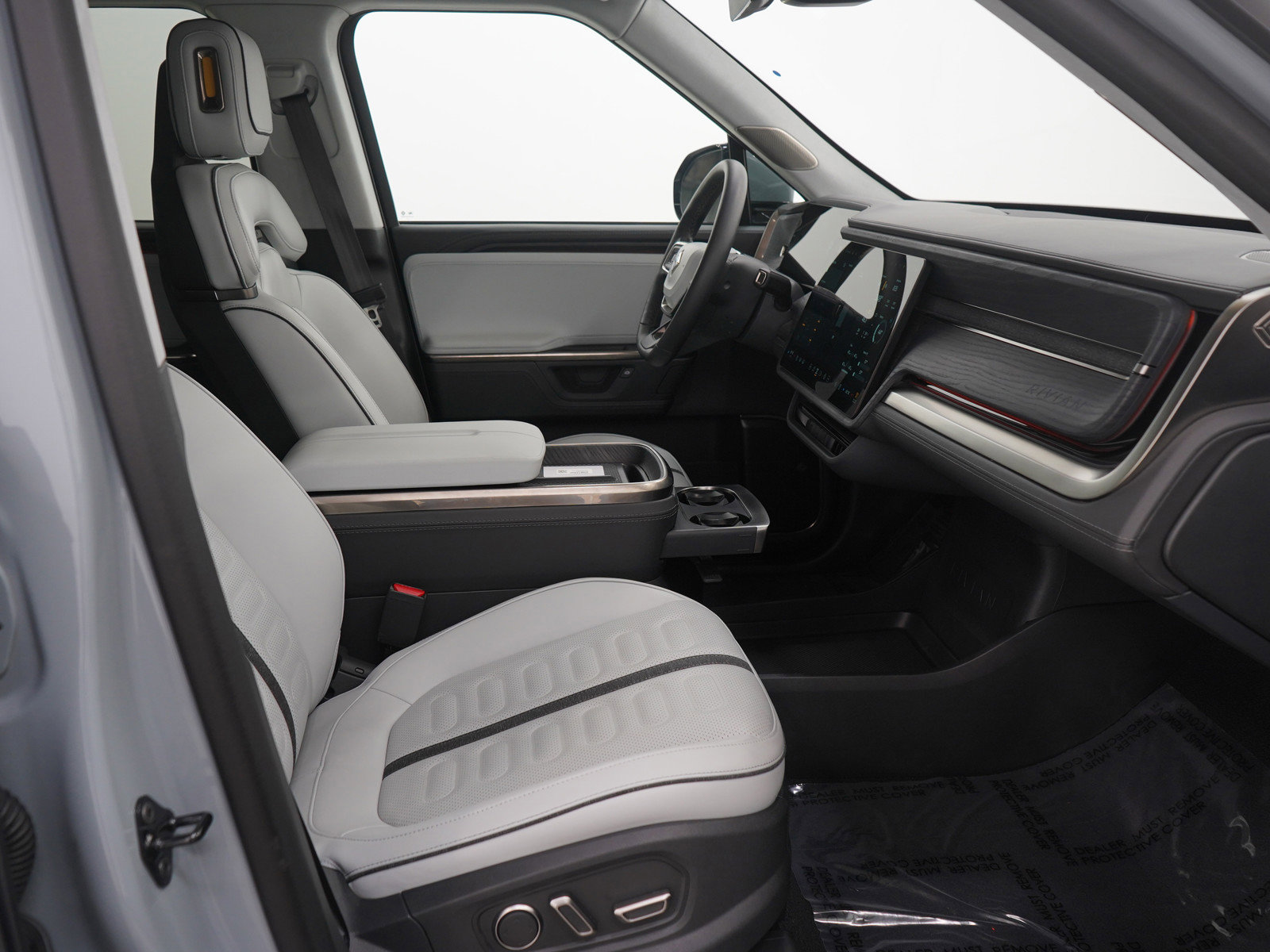 Used 2025 Rivian R1T Adventure image 14