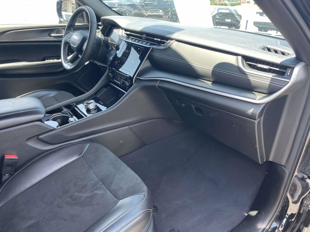 Used 2023 Jeep Grand Cherokee L Laredo AWD/4WD image 14