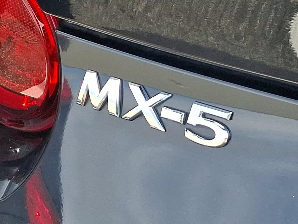 Used 2022 MAZDA MX-5 Miata Grand Touring w/ Weather Package RWD image 4