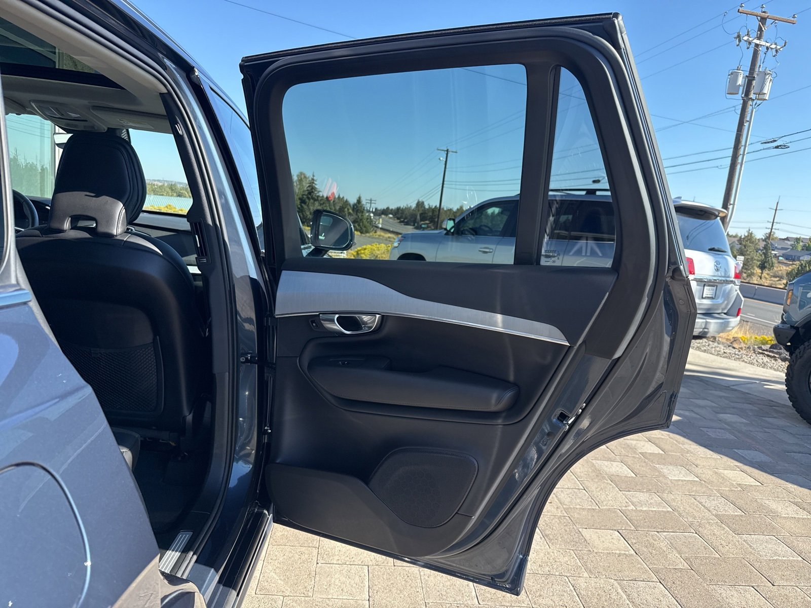 Used 2025 Volvo XC90 B5 Core image 13