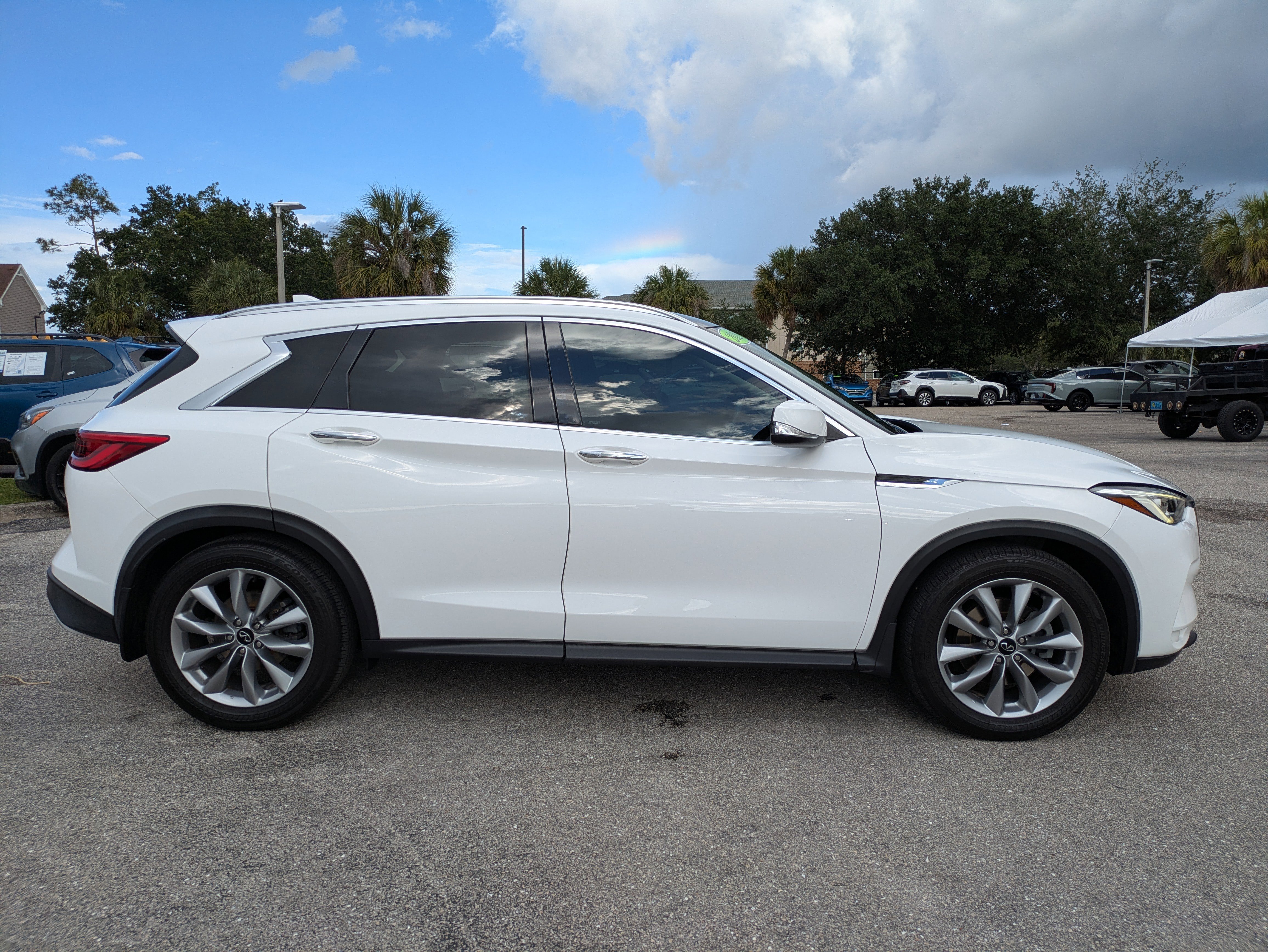 Used 2020 INFINITI QX50 Luxe w/ Navigation Package FWD image 4