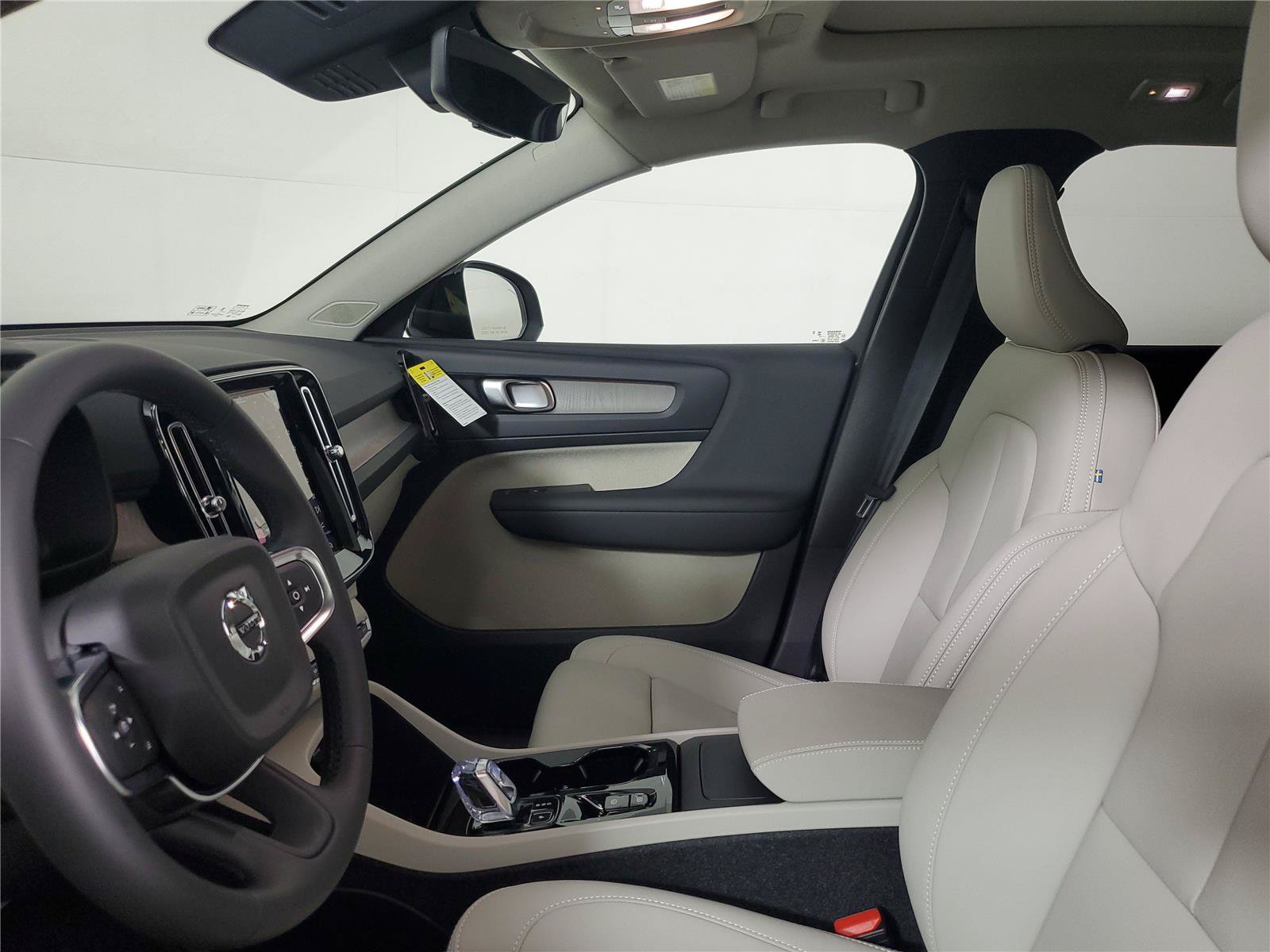 New 2026 Volvo XC40 B5 Plus w/ Protection Package Premier AWD/4WD image 22