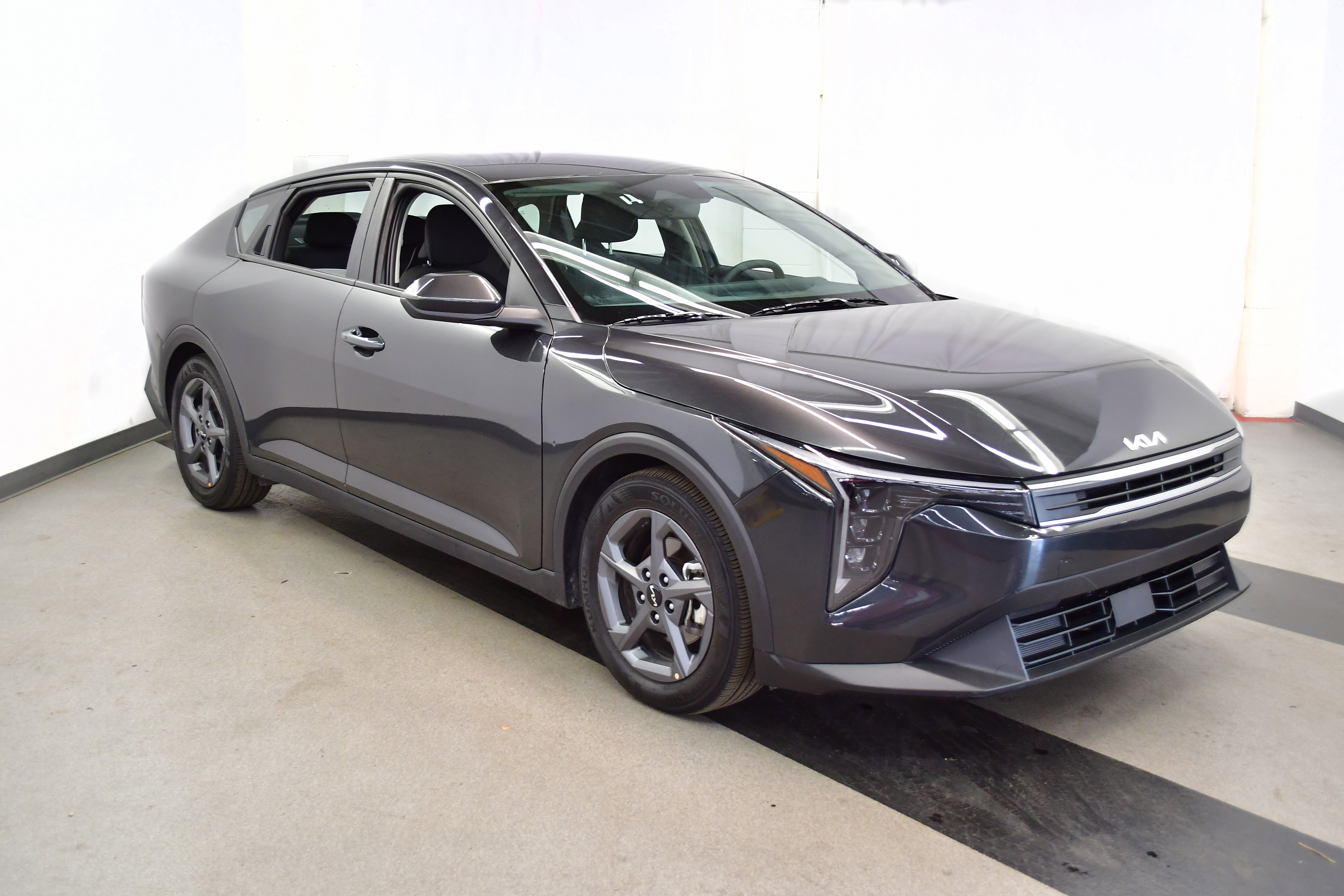 Used 2025 Kia K4 FWD image 2