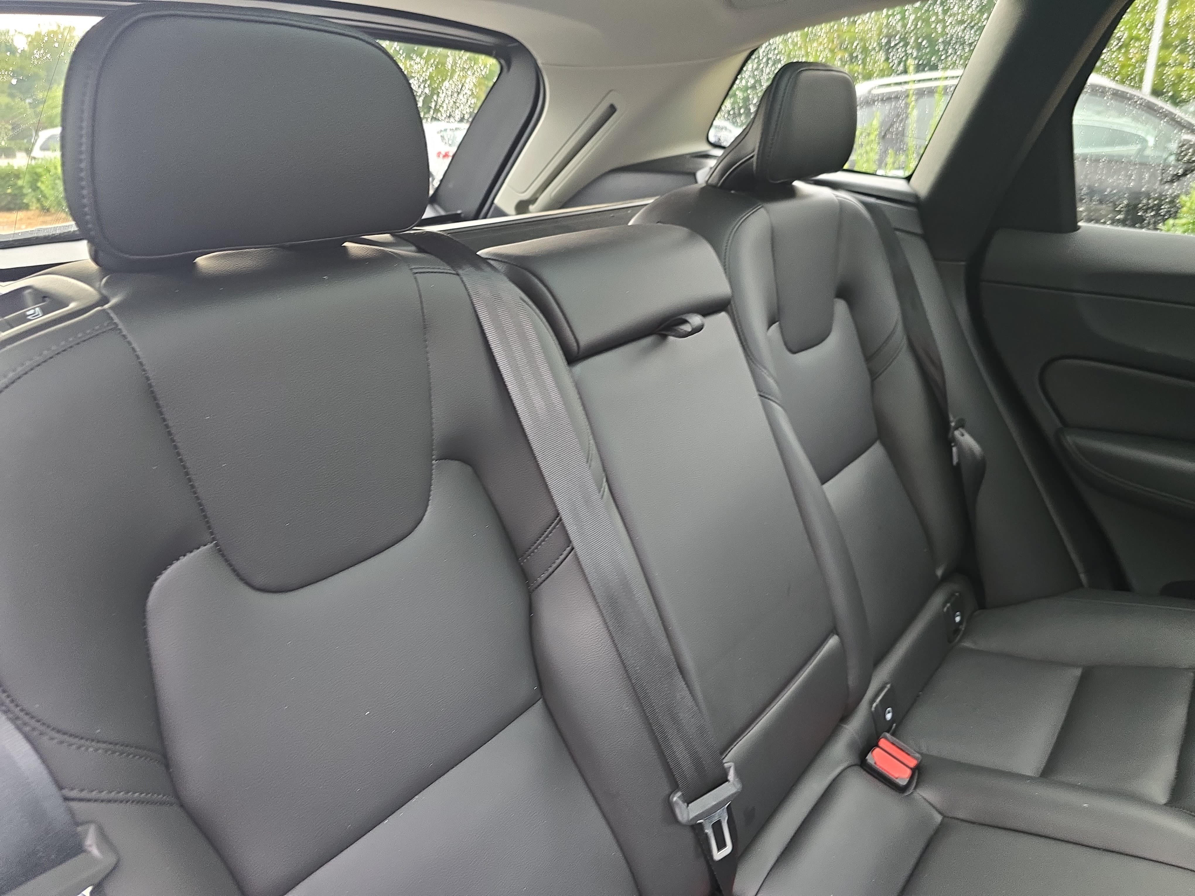 Used 2024 Volvo XC60 B5 Core AWD/4WD image 12