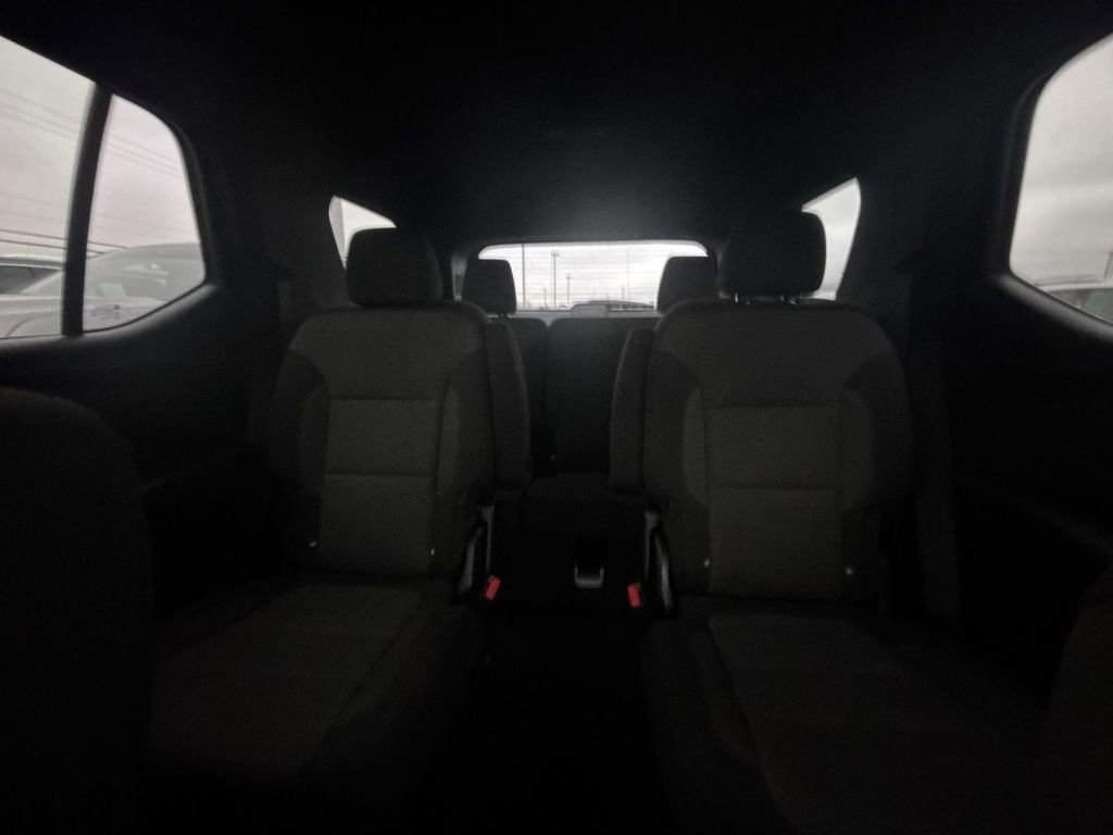 Used 2023 Chevrolet Traverse LT FWD image 13