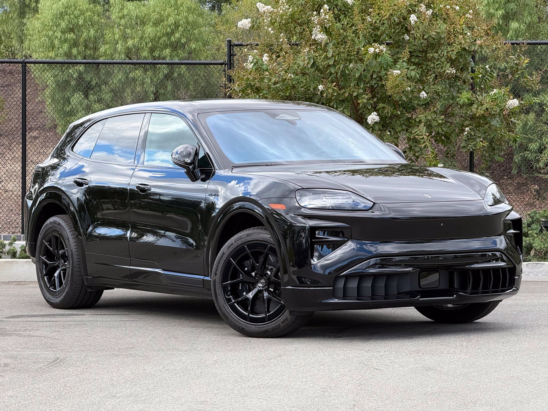 New 2026 Porsche Cayenne Turbo AWD/4WD image 9