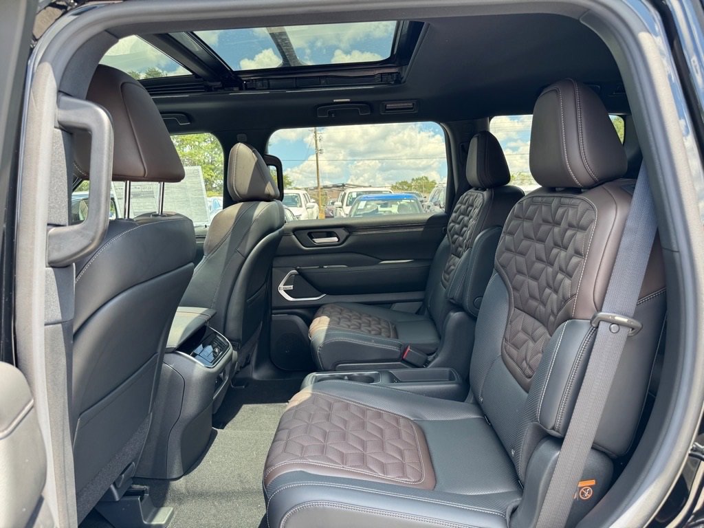 New 2025 Nissan Armada Platinum w/ Convenience Package image 12