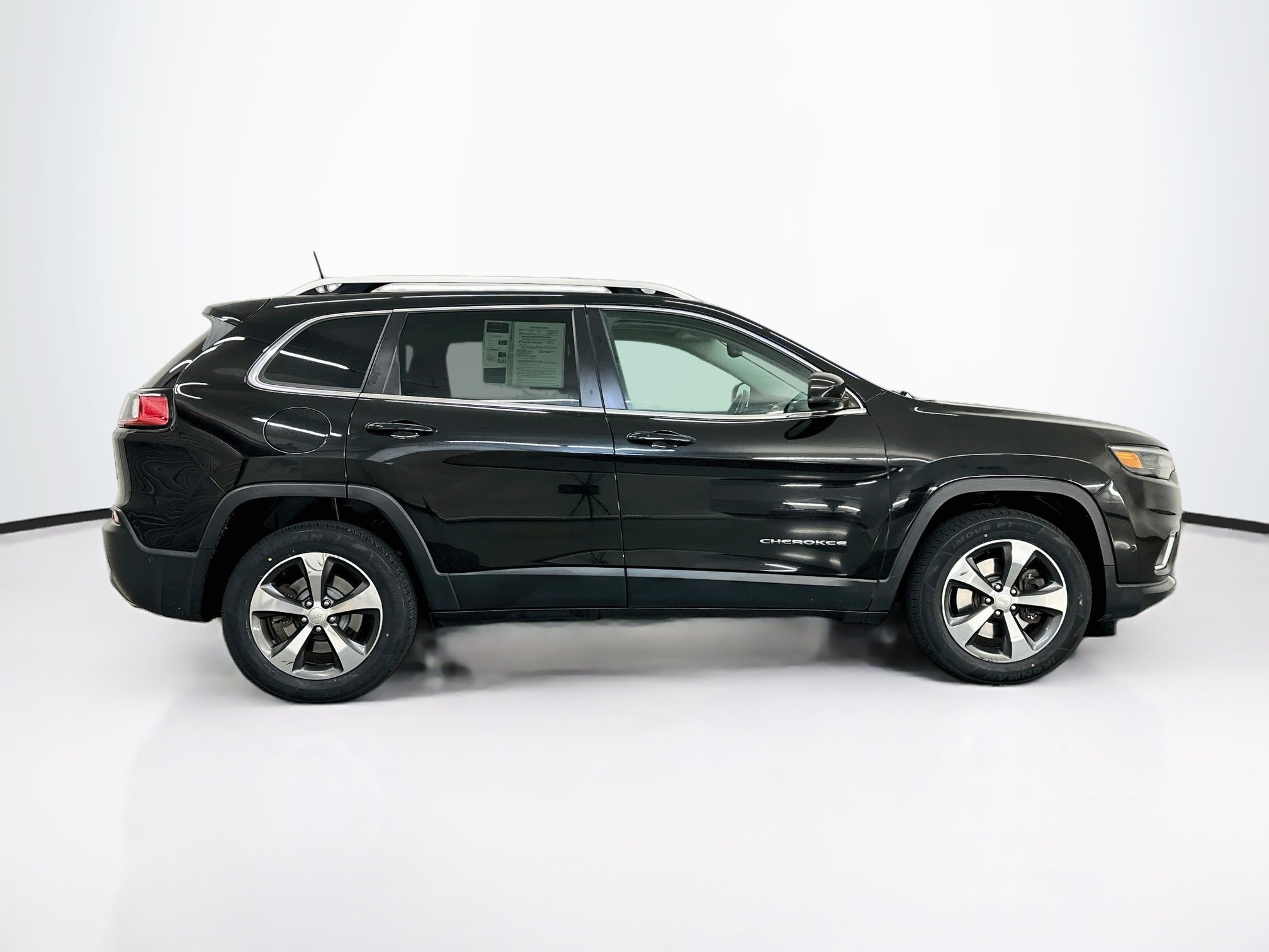 Used 2019 Jeep Cherokee Limited w/ Technology Group AWD/4WD image 10